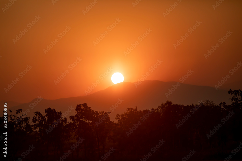 Obraz premium Por do sol nas montanhas