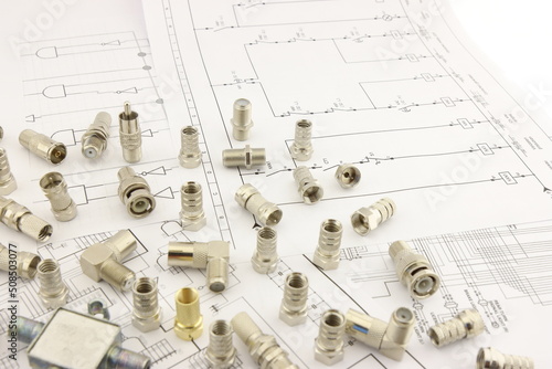 F-connectors for connecting coaxial wires in the electrical diagram. © Нелик Дулатов