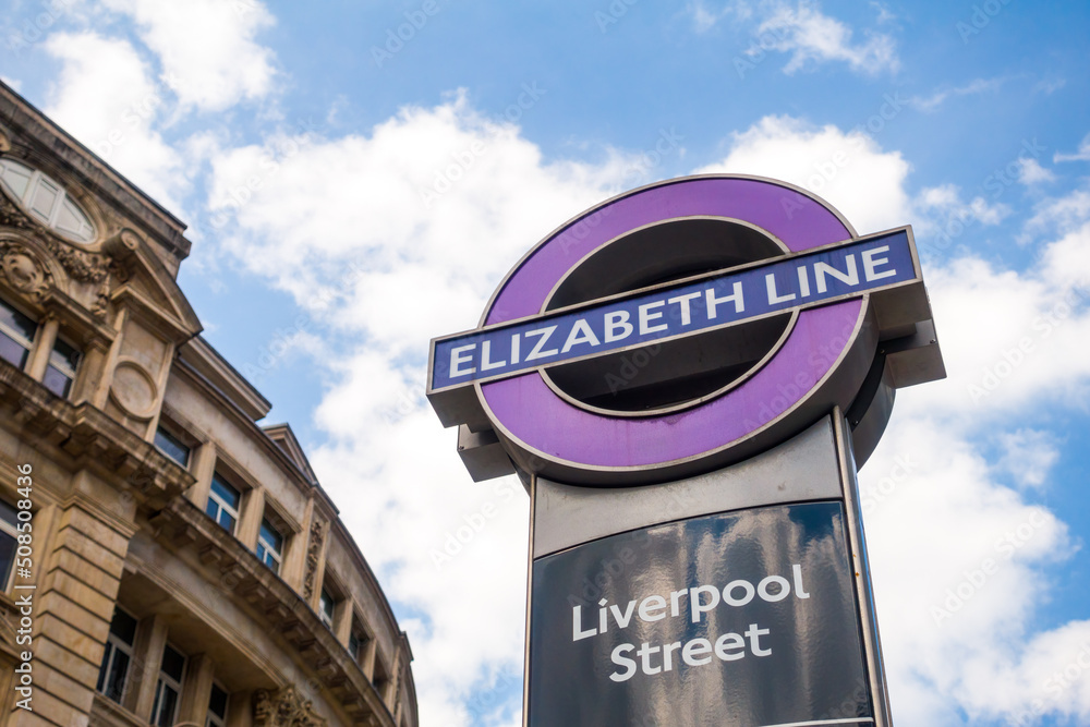 Foto de London, UK, June 2nd 2022: The new Elizabeth train line is open ...