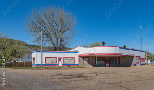 Foto Exterior of an abandoned service station at East Coulee, Alberta