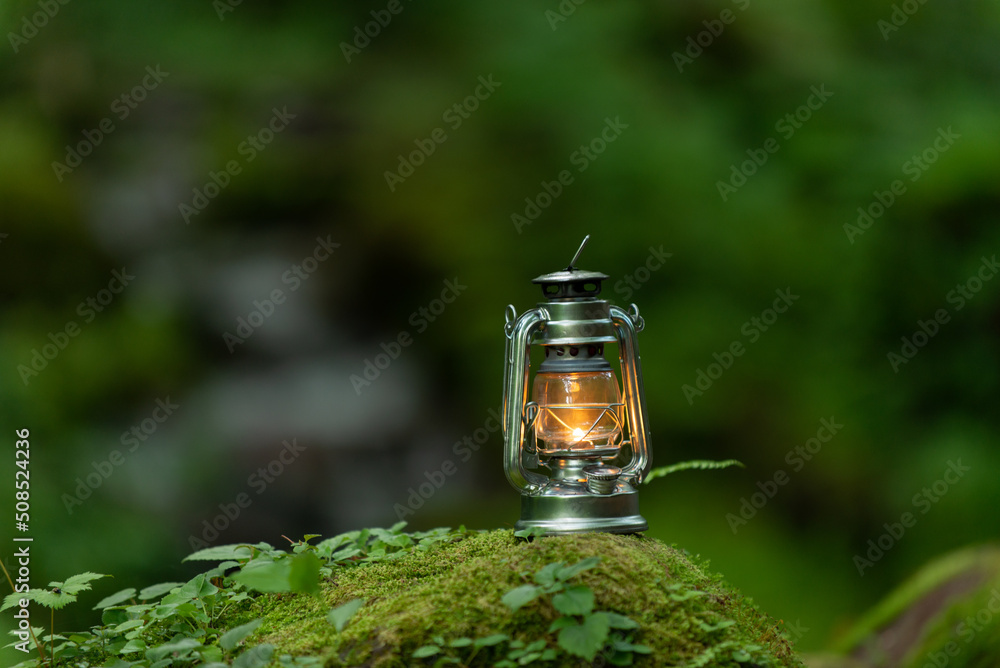 渓流とオイルランタン