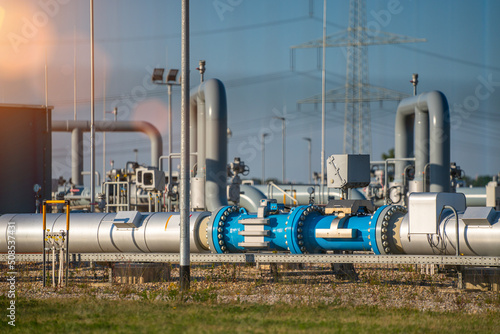 Obraz na płótnie over land LPG LNG gas pipeline system at natural gas station w salonie