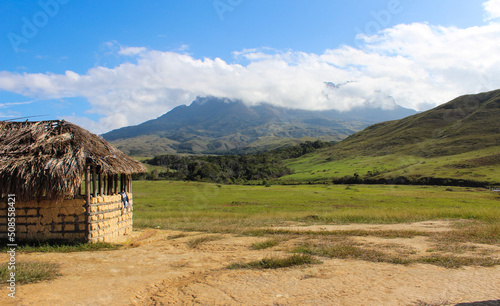 Área de descanso, suporte para os mochileiros com destino ao monte Roraima, parque Pacaraima, Venezuela photo