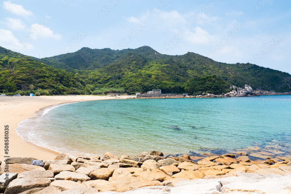 糸島市の美しいビーチ、芥屋の海水浴場