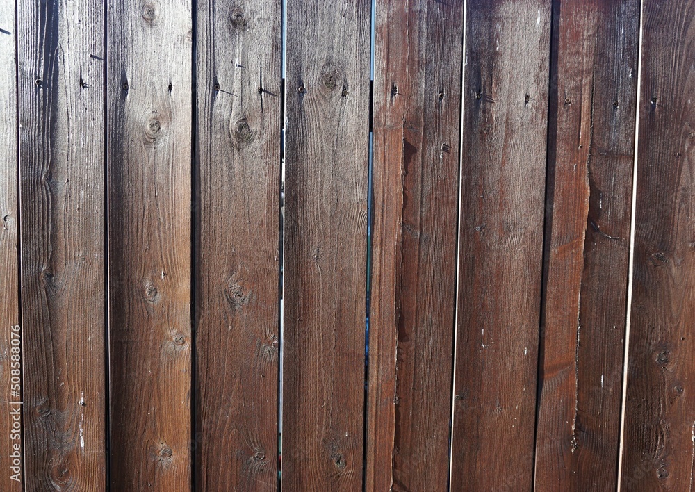 Naklejka premium Alte schimmernde rot-braune Lattenholzwand
