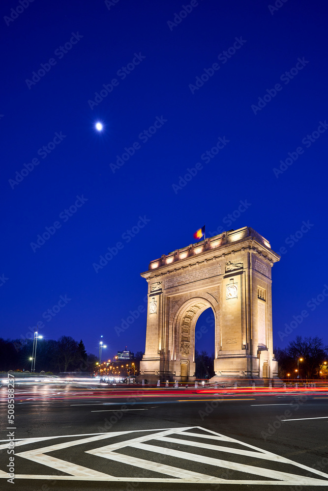 Obraz na płótnie The Arcul de Triumf, a triumphial arch in Bucharest, Romania, at night w salonie