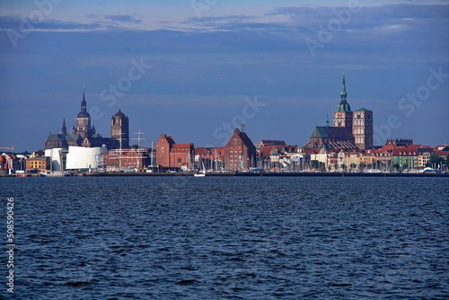 Obraz na płótnie Hansestadt Stralsund Hafen Skyline w salonie