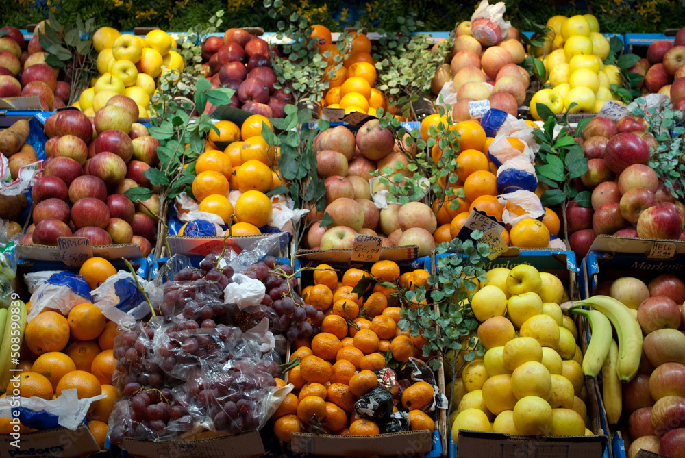 Zero plastic, sale of organic fruits.