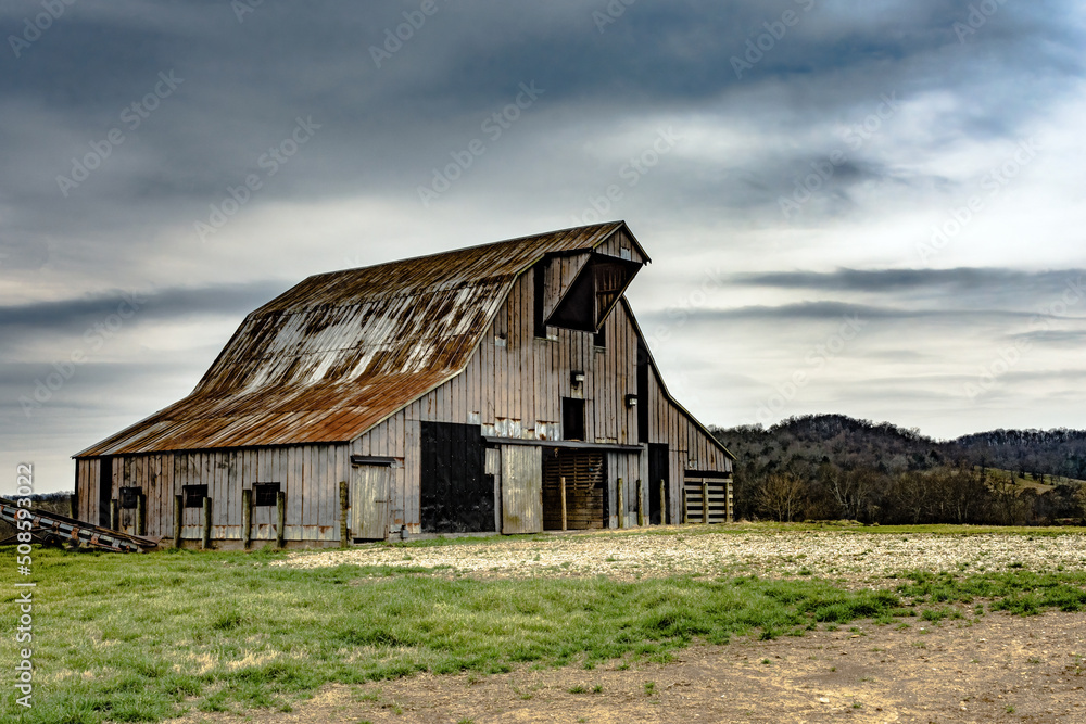Obraz premium Old weathered barn in Appalachia