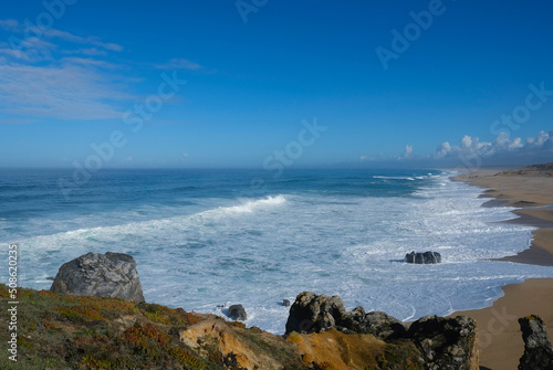 Ocean bay, ocean coastline with empty sandy beach © Oksana