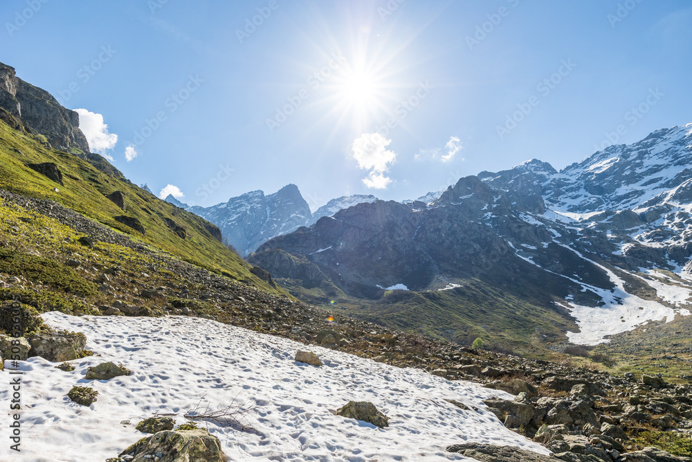 Paysage depuis le chemin de randonnée vers le Refuge de Chabournéou dans la Vallée du Valgaudemar Paysage depuis le chemin de randonnée vers le Refuge de Chabournéou dans la Vallée du Valgaudemar