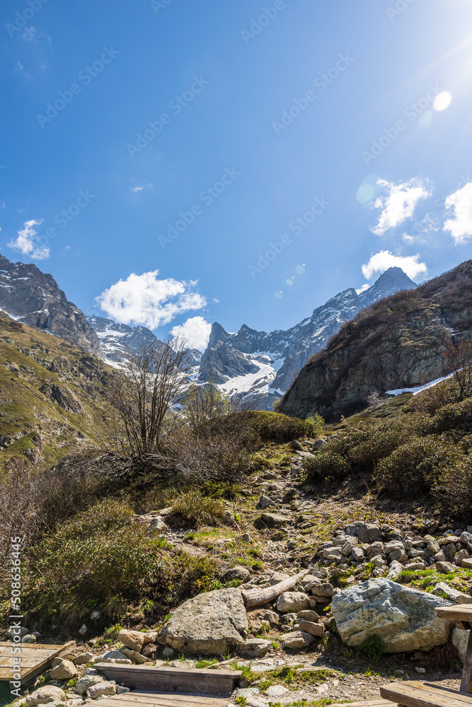 Paysage depuis le chemin de randonnée vers le Refuge de Chabournéou dans la Vallée du Valgaudemar