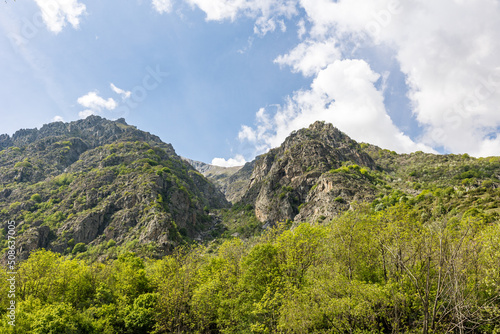 Paysage depuis le chemin de randonn  e vers le Refuge de Chabourn  ou dans la Vall  e du Valgaudemar