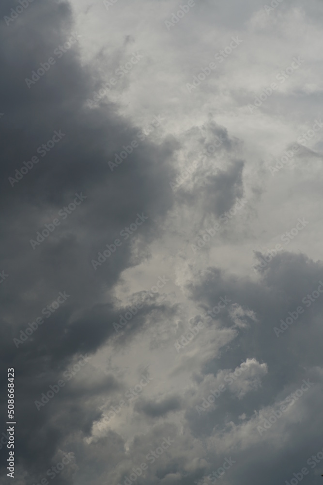 Wolken Himmel kurz vor oder nach einem Gewitter mit Regenschauer Wolken Himmel kurz vor oder nach einem Gewitter mit Regenschauer