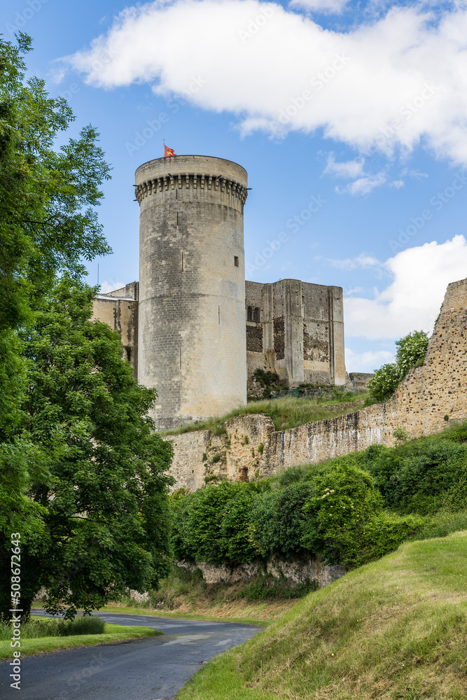 Vue par temps nuageux du Château de Guillaume-le-Conquérant à Falaise