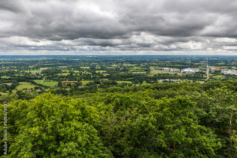 Fototapeta premium Point de vue sur le bocage normand depuis la Petite Chapelle Saint-Michel à Mortain