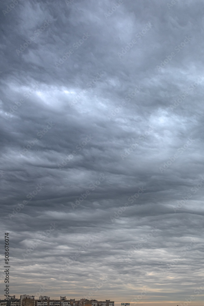 Obraz premium Cloudy sky over the city. Big city. Buildings on the horizon. Beautiful clouds. The mood of nature. Gloomy weather.