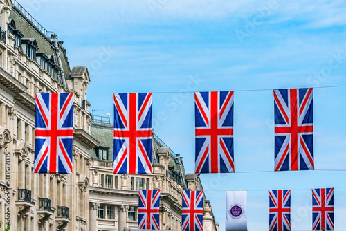 Fotografija Rows of Union above Regent Street mark the Queen's Platinum Jubilee celebrations
