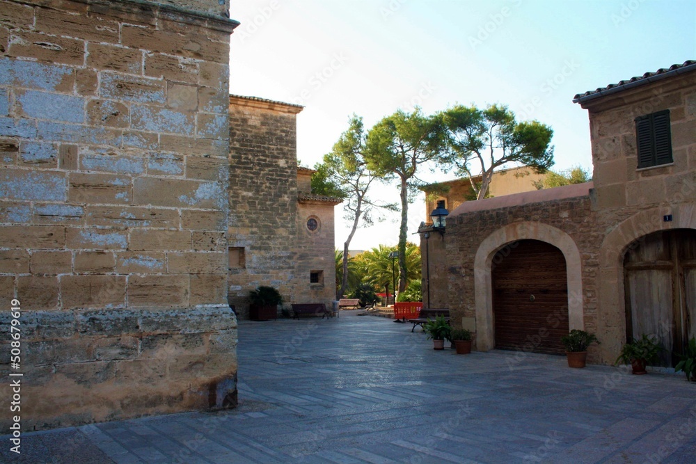 Stone houses in Alcudia, Majorca, Spain - Steinhäuser in Alcudia, Mallorca, Spanien	