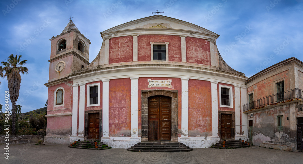 Liparische Inseln, STROMBOLI: Spaziergang über die ungewöhnliche Vulkaninsel - alte Kirche Chiesa di San Bartolomeo