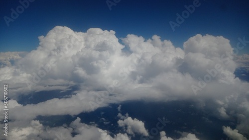 Paisaje de nubes en verano vista aerea. © Gabrieuskal