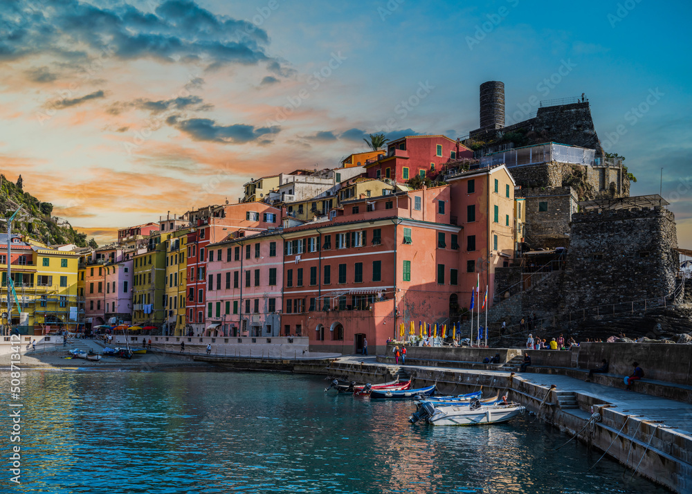 Obraz premium Vernazza village beach front houses, Cinque Terre, Italy