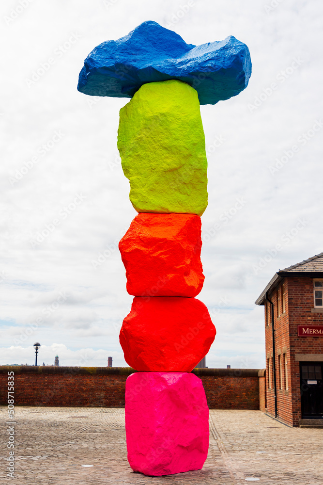 Tate Rocks Foto de Tate museum is an art gallery and museum in Liverpool England ...