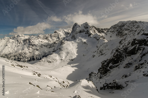 Zimowe krajobrazy ze Szpiglasowego wWierchu w Tatrach. © Adam Olszowski