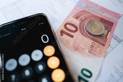 Fototapeta Naklejka Na Ścianę i Meble -  Neuer Mindestlohn von 12 Euro für Arbeitnehmer