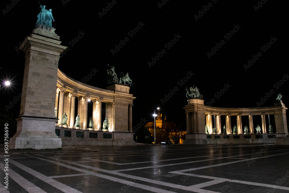 Obraz premium Millennium Monument on the Heroes' Square