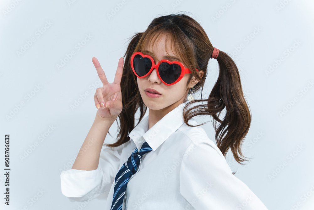 サングラスをかけた女子高生 サングラスをかけた女子高生