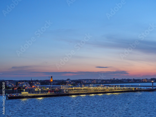 Die Stadt Hamburg, der Hafen und die Elbe