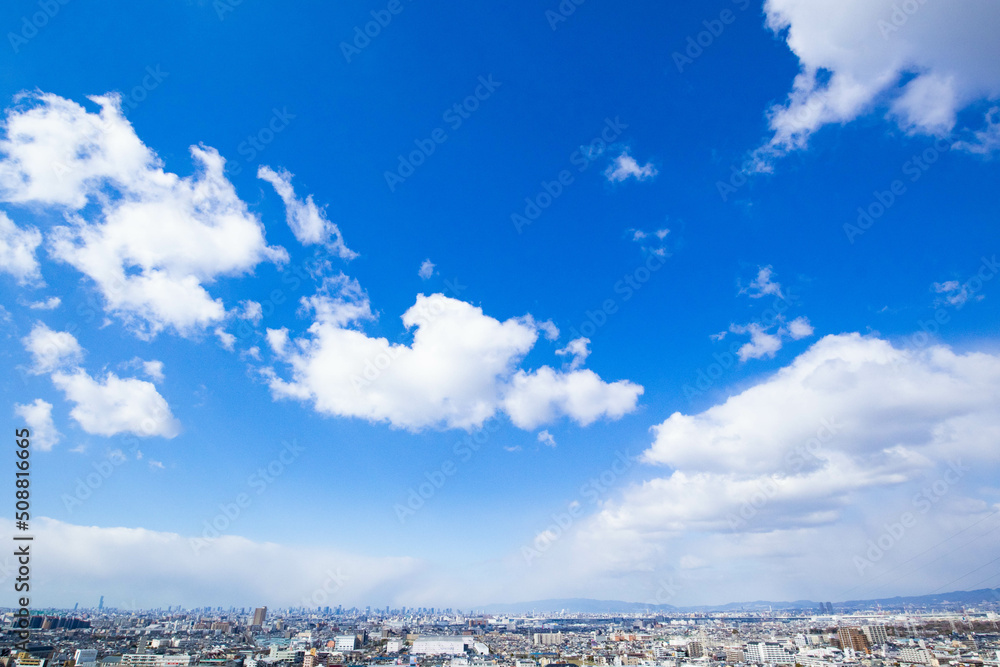 青空と都市-大阪-