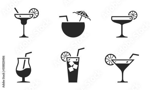 summer cocktail icon set. liquor and beverage symbol. vector images for vacation design