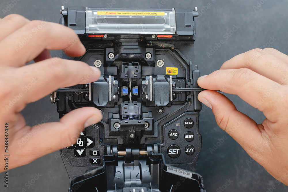 Fusion Splicing Tool, a set of fiber-optic or fiber-optic splicers for high-speed Internet connections. Fusion Splicing Tool, a set of fiber-optic or fiber-optic splicers for high-speed Internet connections.