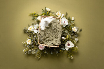 photo shoot basket decorated with flowers. basket for newborn photography. photo zone background decor