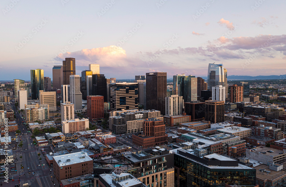 Fototapeta premium Downtown Denver Skyline Aerial View at Sunset, Colorado