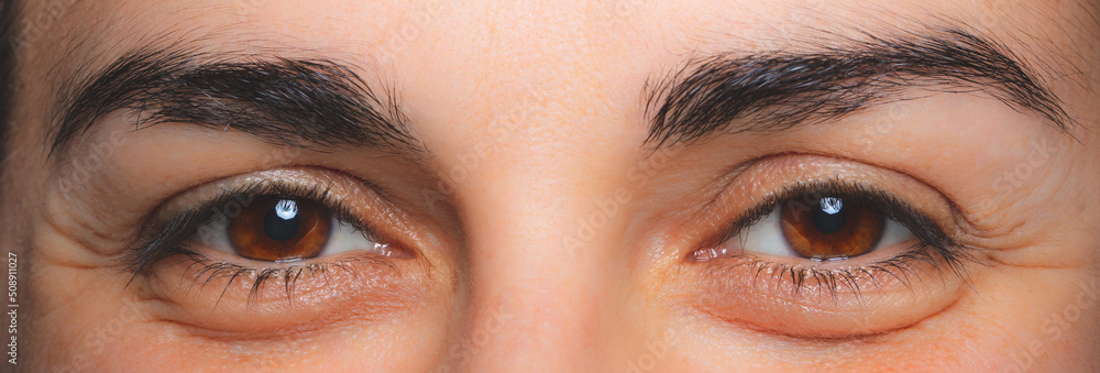 Naklejka premium Sourire avec les yeux