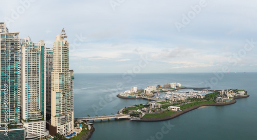 Obraz na płótnie Panama City: Luxury hotels and condo towers in the Punta Pacifica and the ocean reef marina and islands in Panama city in Central America. w salonie