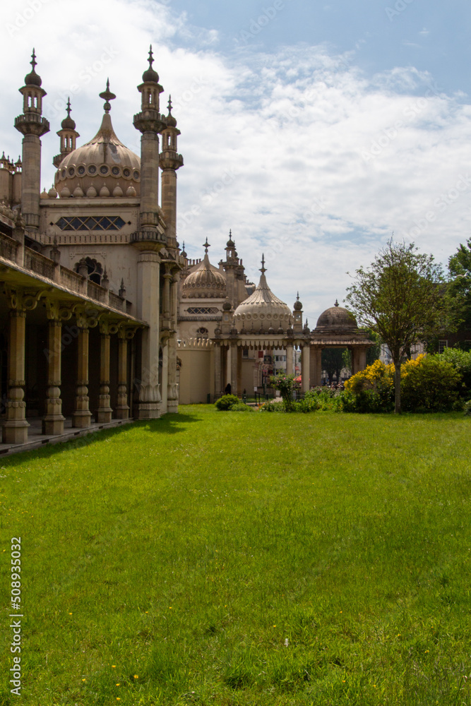 Obraz premium pavilion in the park