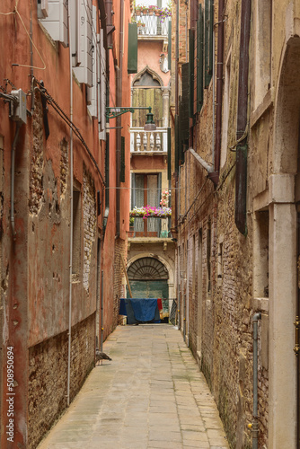 Photos of a trip through different European cities, from a tourist's point of view. In the photos you can see famous streets and places in Venice, Madrid, Amsterdam, Florence, Prague, Munich, Berlin, 