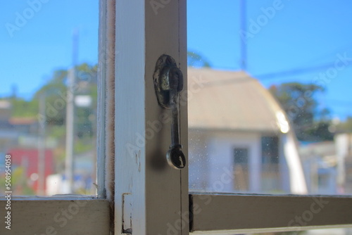 古い窓ネジ鍵（中折捻締リ）