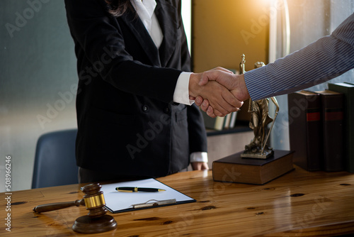 Schilderij op canvas Businessmen and lawyers shake hands to discuss contract documents
