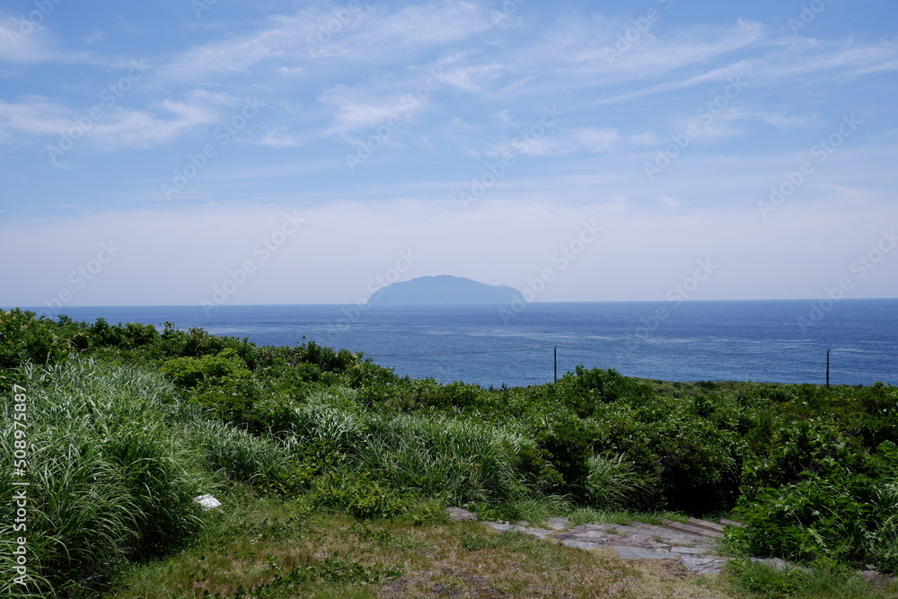 三宅島（Miyake Island）から望む御蔵島