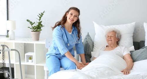 Medical worker visiting sen...