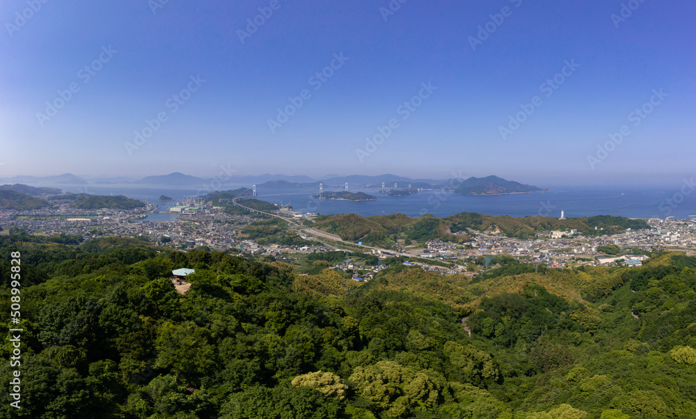Naklejka premium 近見山展望台付近から見た来島海峡大橋（愛媛県今治市）