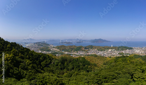 近見山展望台付近から見た来島海峡大橋（愛媛県今治市） © Yoshinori Okada