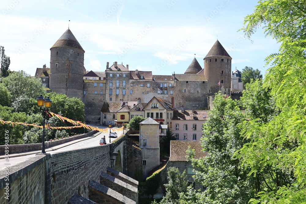 Φωτογραφία Vue d'ensemble du village, village de Semur en Auxois, département de la Côte d'