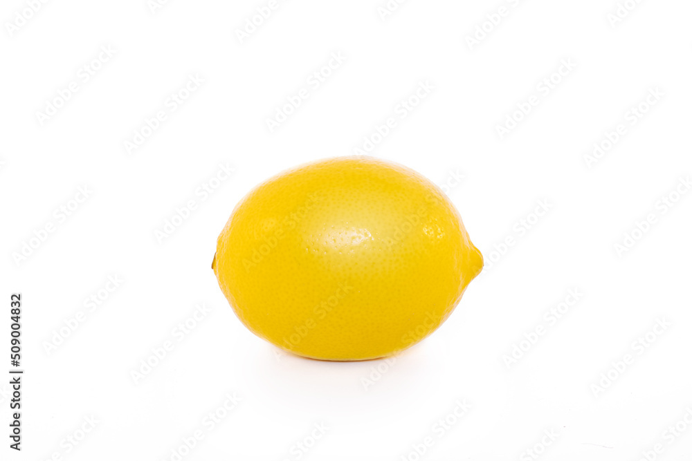 Cytryna - dojrzały owoc z witaminą C - obrazy, fototapety, plakaty 
