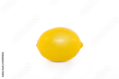 Cytryna - dojrzały owoc z witaminą C